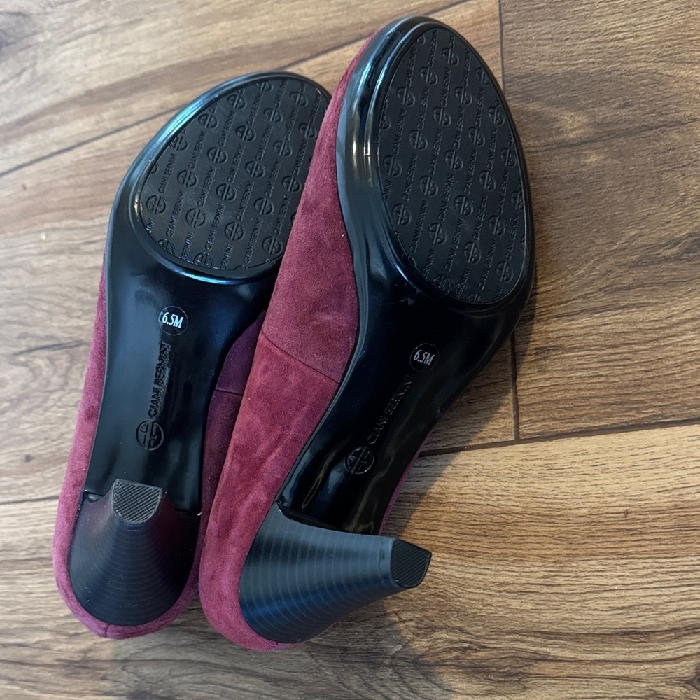 Giani Bernini Women's Burgundy Suede Heels - Picture 4 of 4